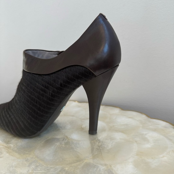 Kenneth Cole Brown Leather Faux Fur Stiletto Booties Sz 10 - Picture 10 of 16